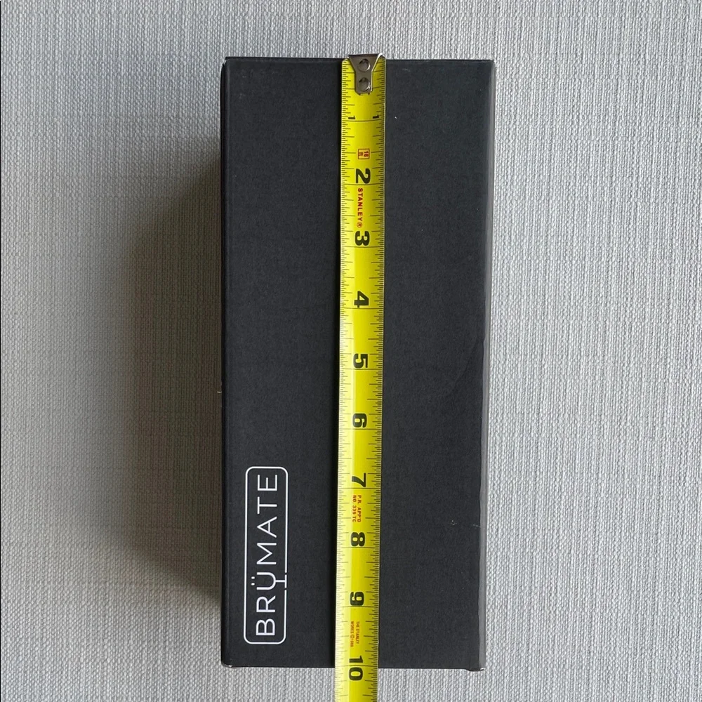 BrüMate NAV 35oz Tumbler in guava brand new in box